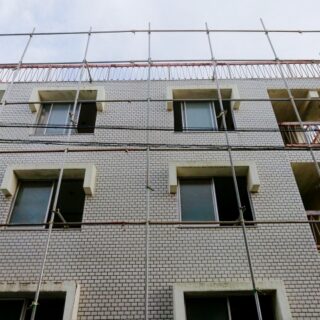 解体工事における足場の役割について