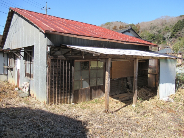 空き家を相続したら解体するべきか？